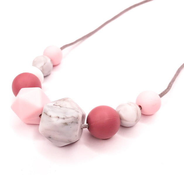 7 reasons why you should wear a teething necklace