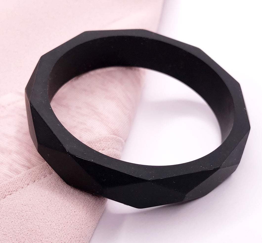 Black silicone teething bangle for new mum or new mum to be. 